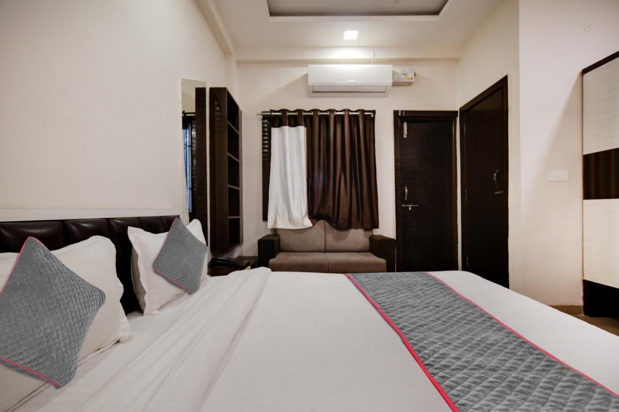 Townhouse Prime Stay Indore Buitenkant foto