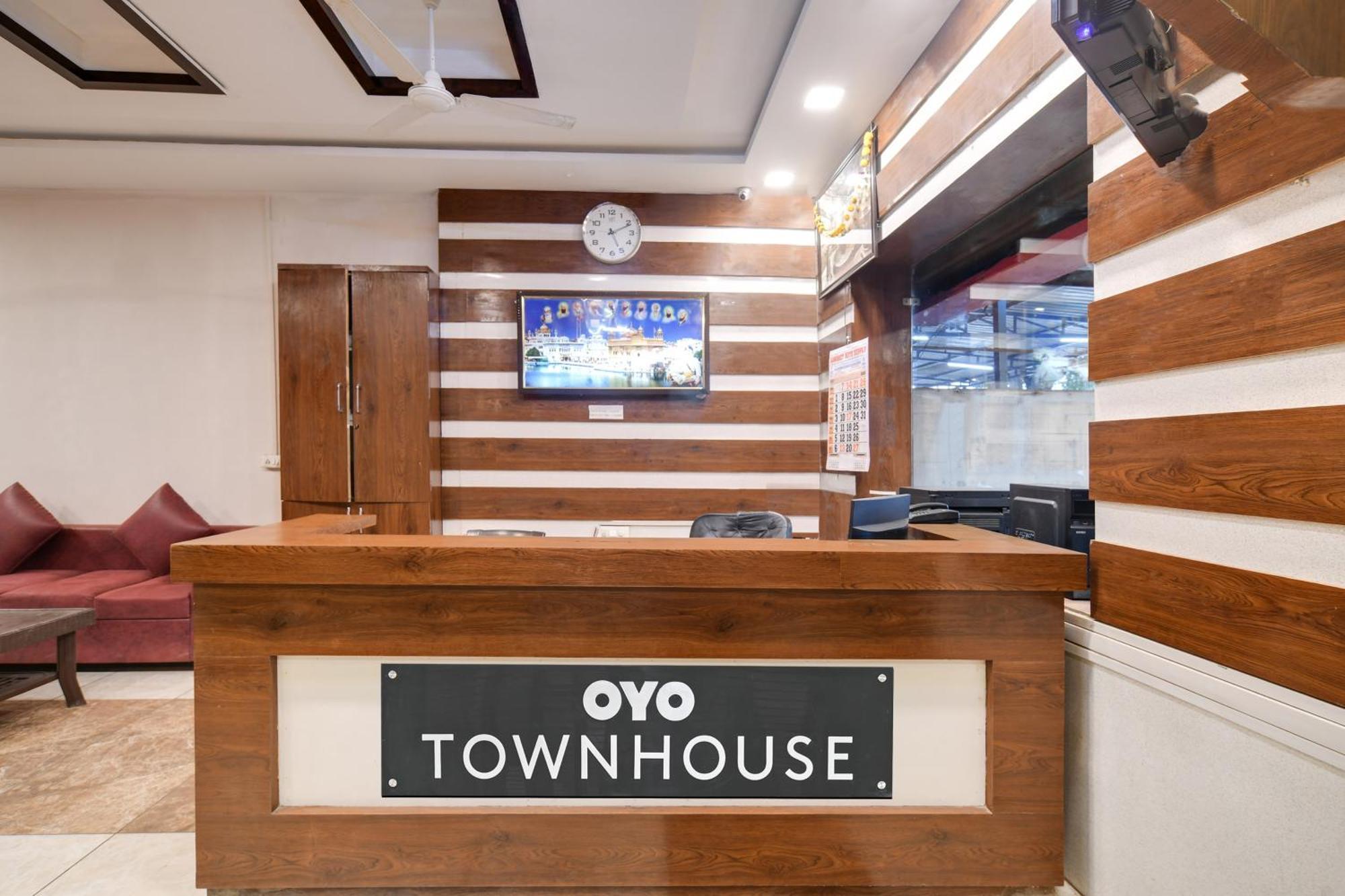 Townhouse Prime Stay Indore Buitenkant foto