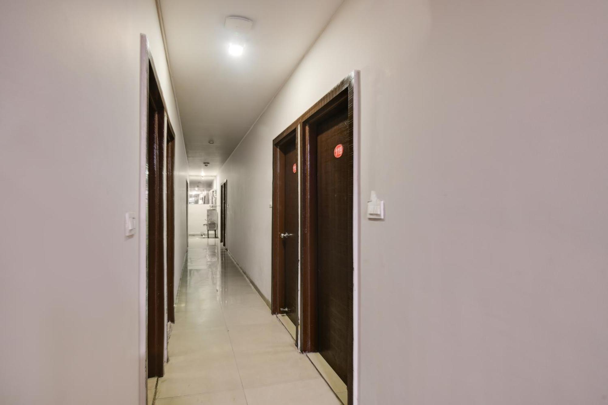 Townhouse Prime Stay Indore Buitenkant foto