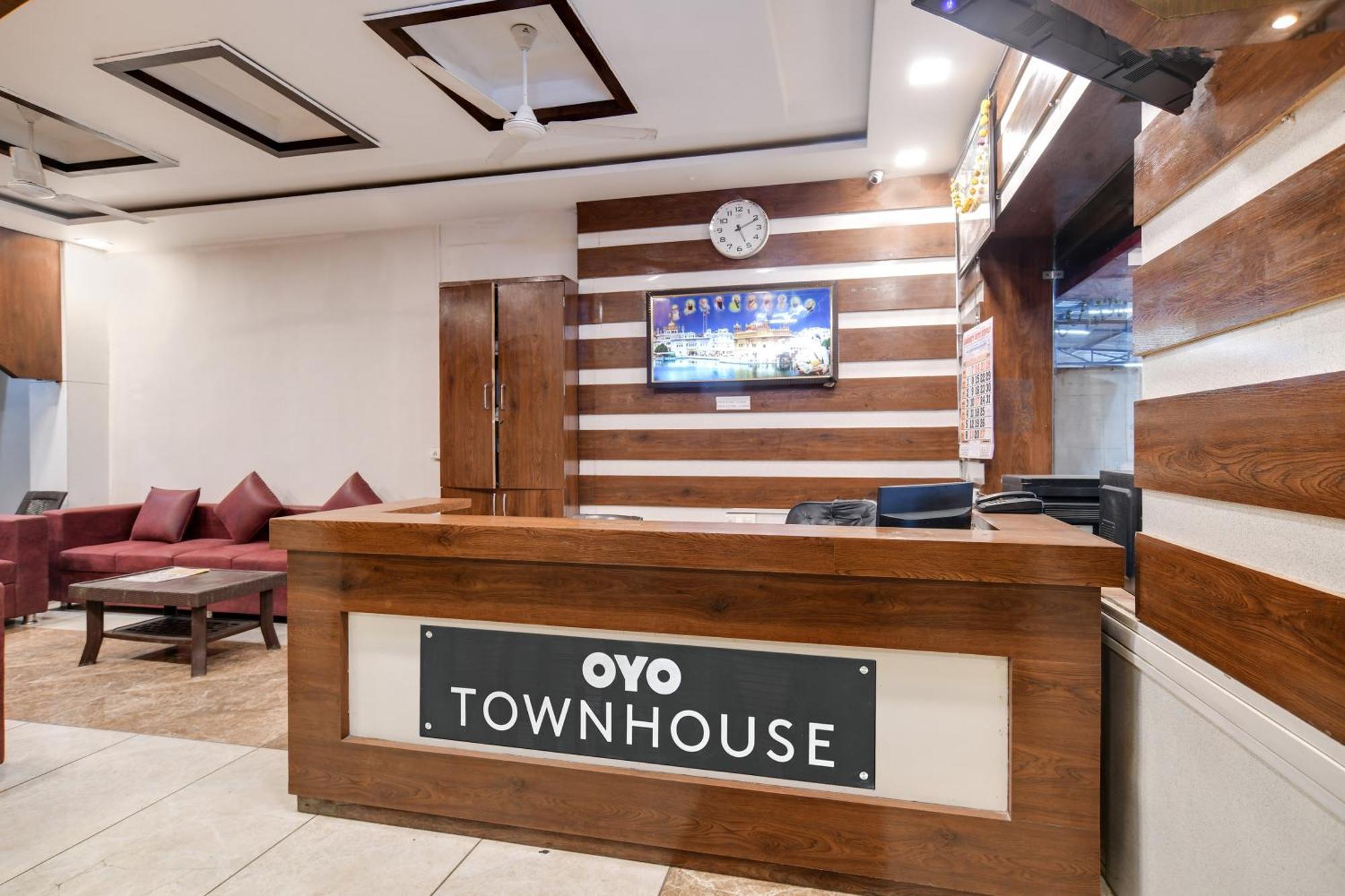 Townhouse Prime Stay Indore Buitenkant foto
