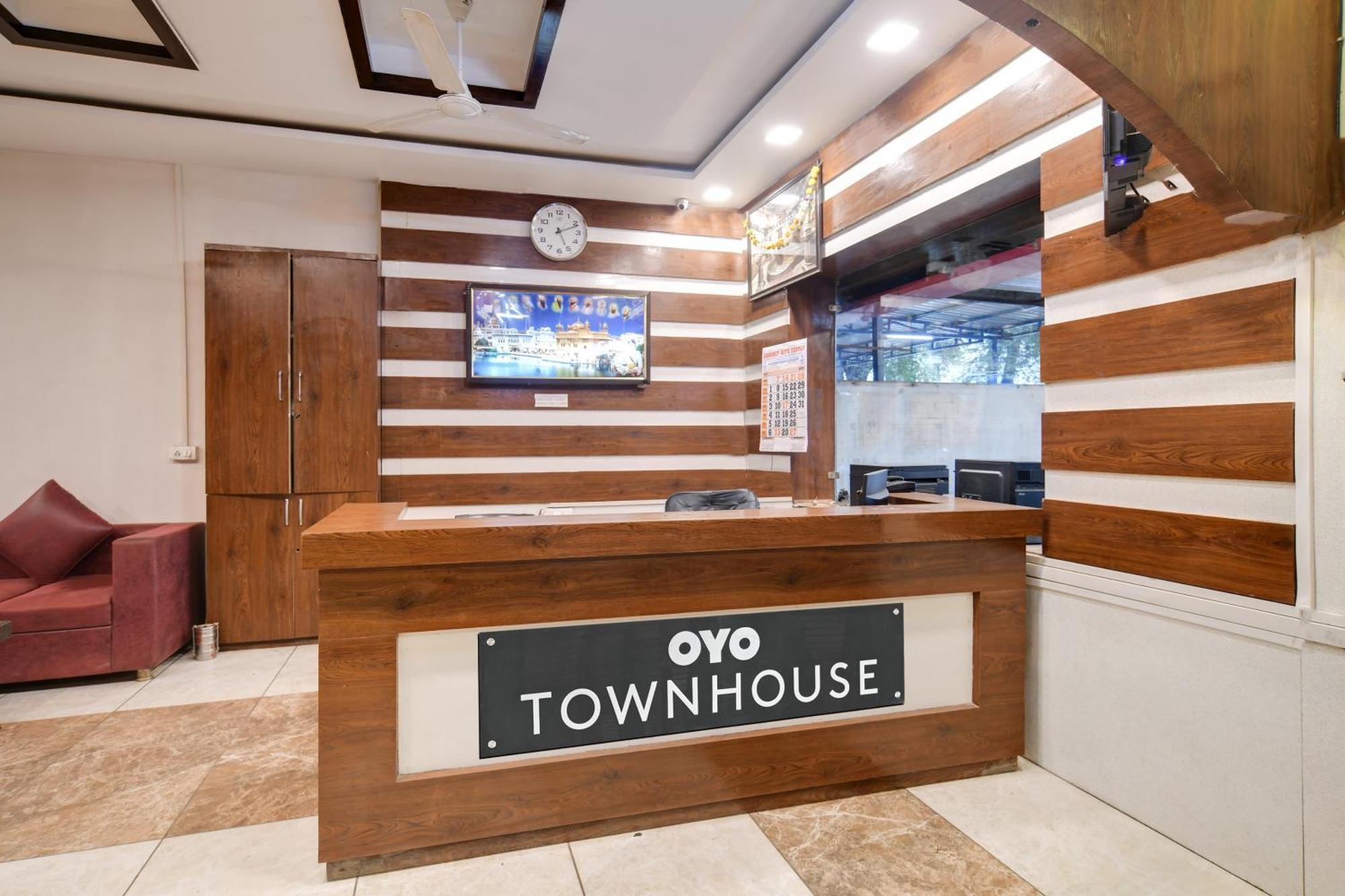 Townhouse Prime Stay Indore Buitenkant foto