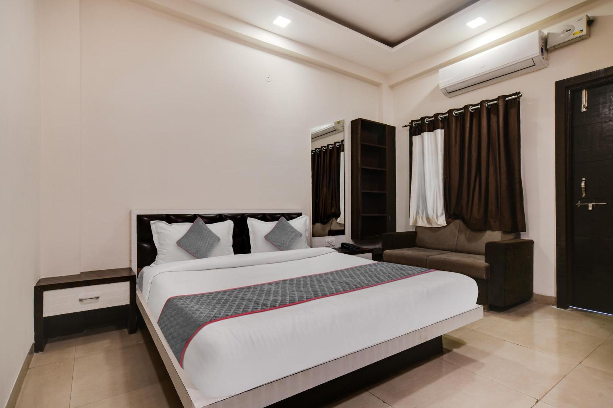 Townhouse Prime Stay Indore Buitenkant foto