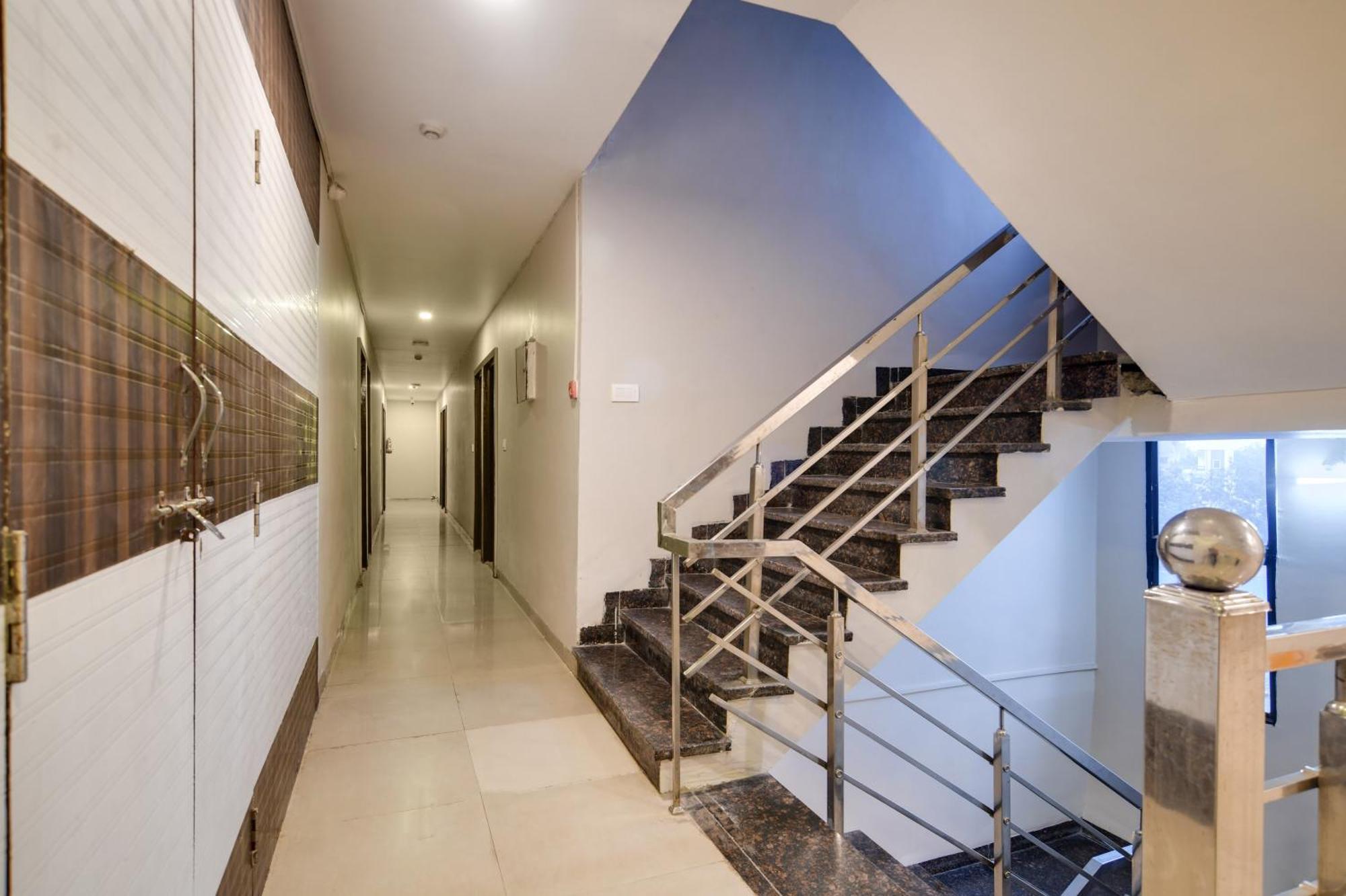 Townhouse Prime Stay Indore Buitenkant foto