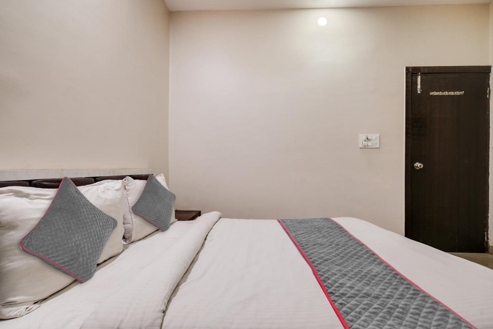 Townhouse Prime Stay Indore Buitenkant foto