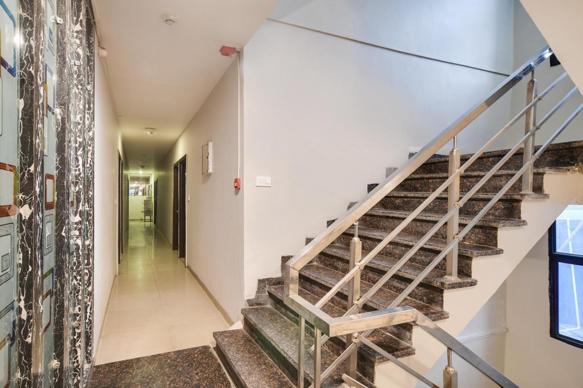Townhouse Prime Stay Indore Buitenkant foto